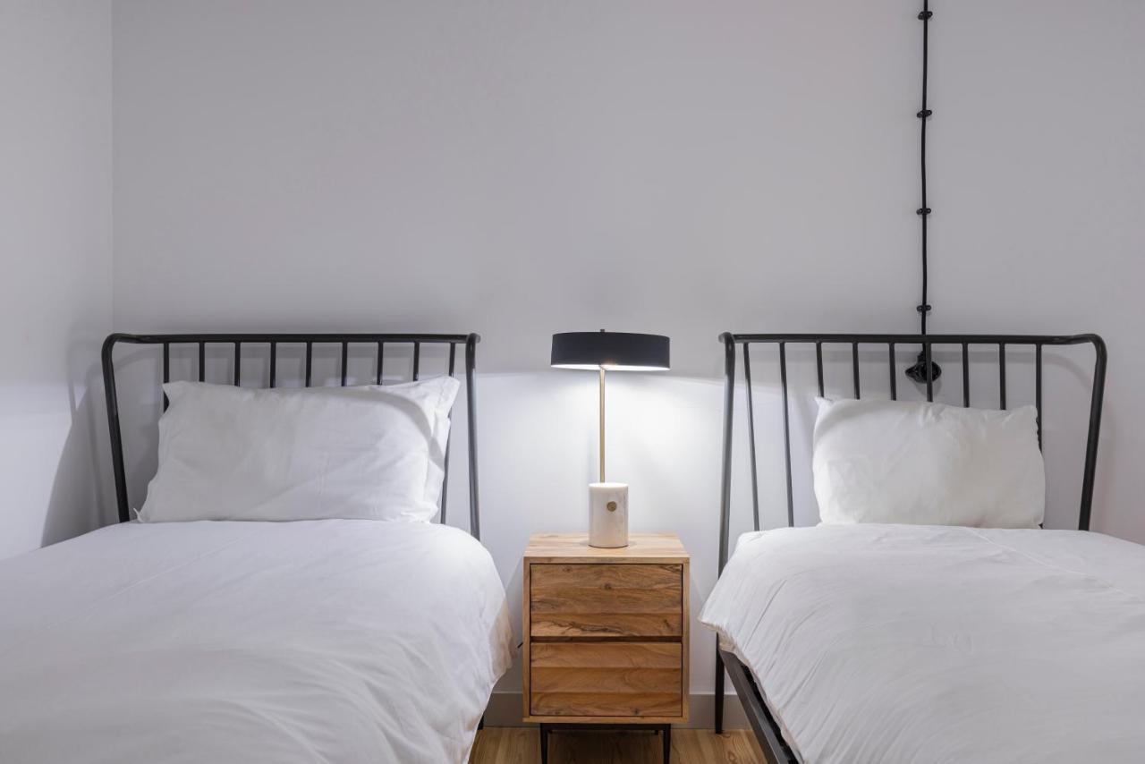 Glamorous 3Bdr Apartment In City Center By Lovelystay Lisbon Bagian luar foto