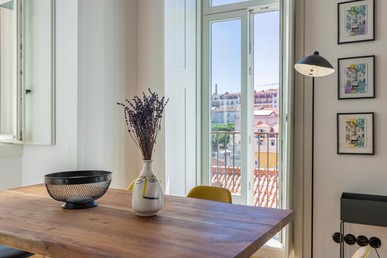 Glamorous 3Bdr Apartment In City Center By Lovelystay Lisbon Bagian luar foto